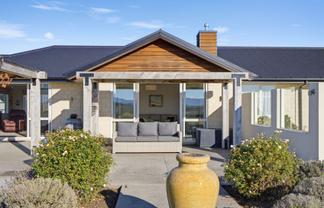 14 Hayfield Terrace, Cust