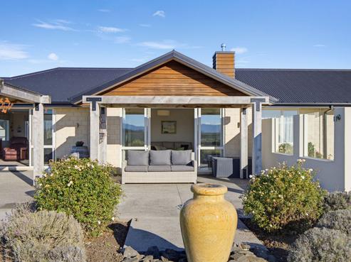 14 Hayfield Terrace, Cust