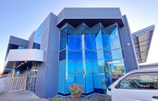 MODERN MANGERE OFFICE
