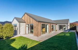 25 Gemstone Place, Rolleston