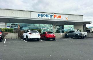 HIGH EXPOSURE SHOWROOM / ENTERTAINMENT
