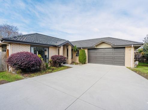 58 Darjon Drive, Huntington
