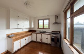 115 Seaview Road, Westown
