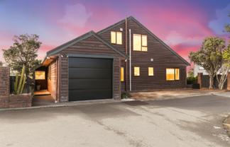 10 Peter Button Place, Johnsonville
