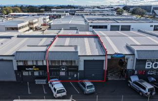 Efficient industrial with roller door access