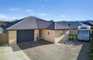 19 Korari Grove, Redwoodtown