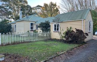 504 Collins Rd, Lincoln