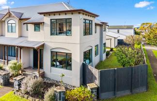 4/8 Tuscany Way, Te Atatu Peninsula