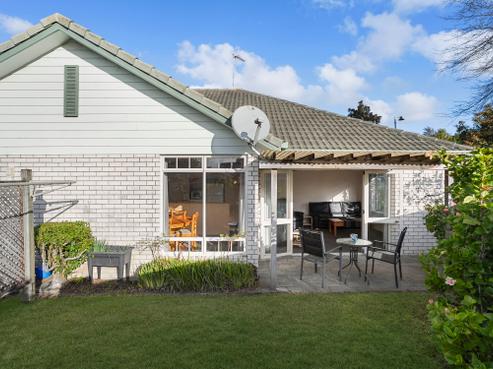 2 Regents Park Place, Massey