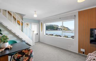 2/104 Owhiro Bay Parade, Owhiro Bay