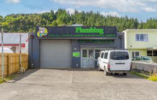 Versatile Workshop & Office in Prime Location!