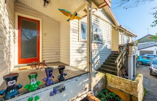 18 Maltby Avenue, West End