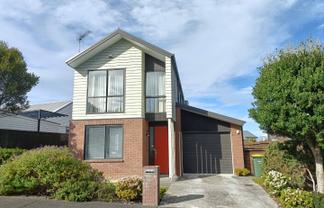 33 Castledine Cres, Glen Innes