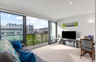 62/13 College Street, Te Aro
