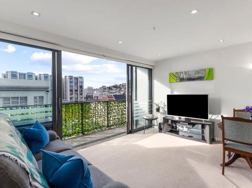 62/13 College Street, Te Aro