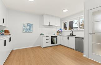 2/124 Huxley Street, Sydenham