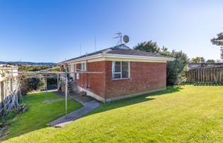 2/76 Millbrook Road, Henderson
