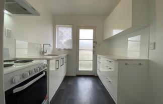 2/76 Millbrook Road, Henderson