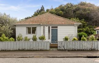 2 Main Street, Bluff Hill