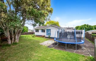 1 Gibbons Road, Weymouth