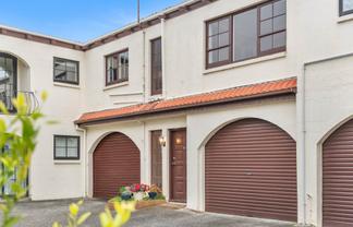 4/2  Brightside Road, Epsom