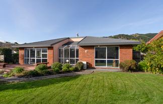 9 Arnold Savage Place, RICHMOND