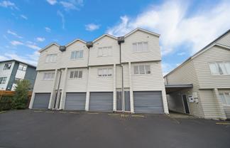 8/4 Keeling Road, Henderson