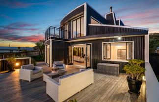 2 Ngatira Road, Muriwai