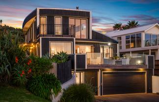 2 Ngatira Road, Muriwai