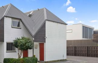 8/30 Clissold Street, Merivale