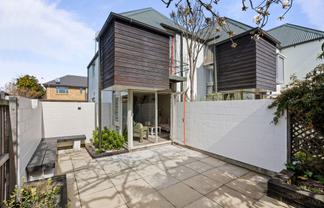 8/30 Clissold Street, Merivale