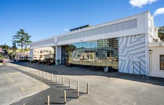 PREMIUM TURNKEY OFFICE CATALINA BAY WATERFRONT
