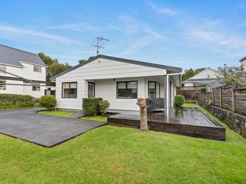 8B Rossgrove Terrace, Mount Albert