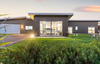 6 Ascot Vale, Tikitere