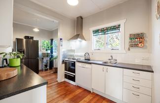 601 Maddison Street, Akina