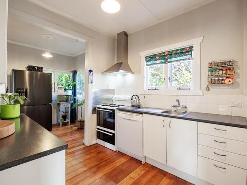 601 Maddison Street, Akina