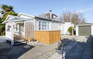 601 Maddison Street, Akina