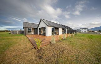 60 Takitimu Avenue, Te Anau