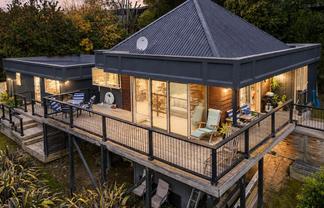 1640 Cust Road, Cust