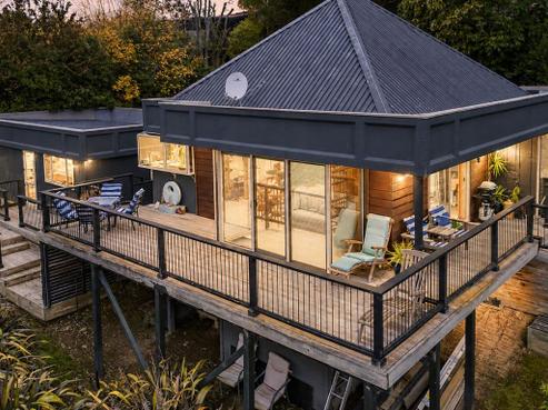 1640 Cust Road, Cust