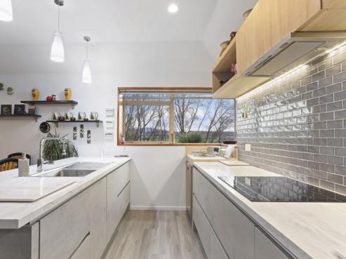 1640 Cust Road, Cust