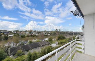 1/1196 Victoria Street, Whitiora
