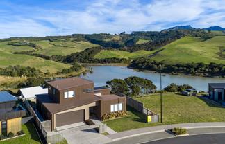 80 Omahina Street, Raglan