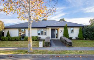 5 Blackadder Road, Pegasus