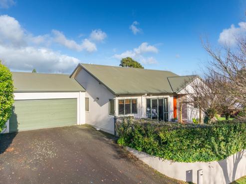 1 Sunnyhills Avenue, Glenview