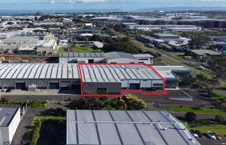 Functional warehouse with flexible office options