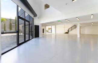 Beautifully Presented Warehouse/Showroom