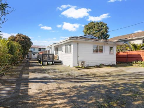 40 Beach Road, Te Atatu Peninsula