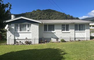 14 Wairau Road, Picton