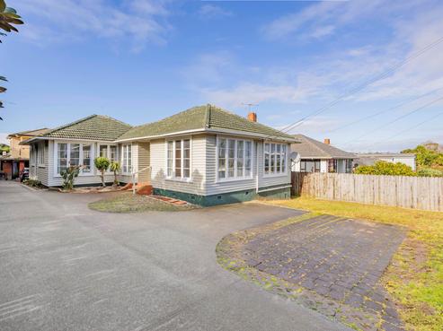 54 Hayr Road, Three Kings